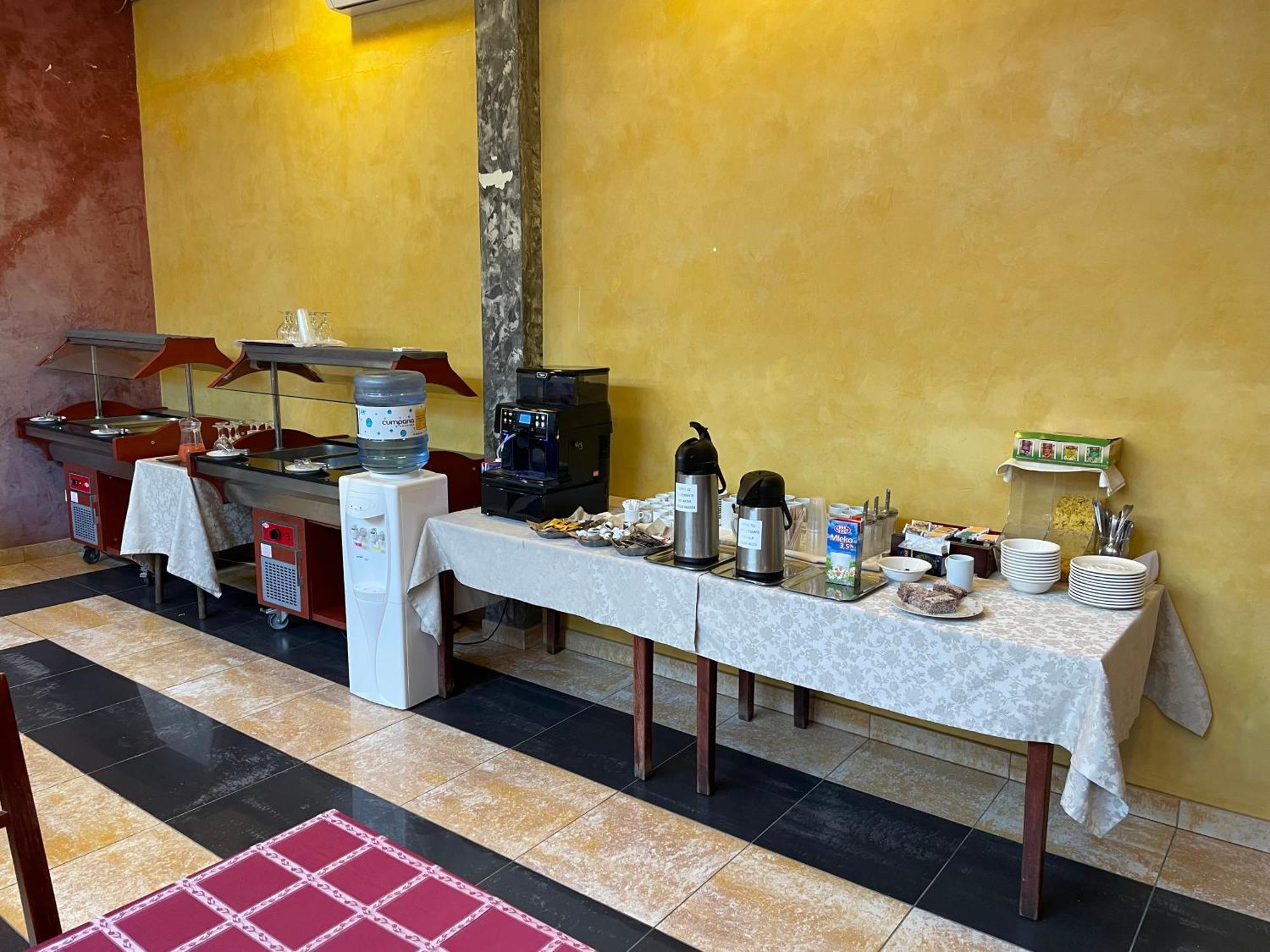 苏加斯酒店 Sfântu-Gheorghe 外观 照片